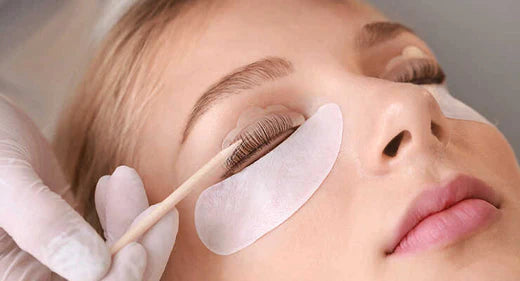 lash lift in process
