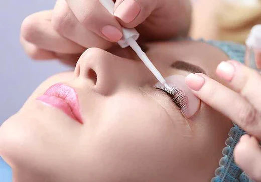 lash lift in process