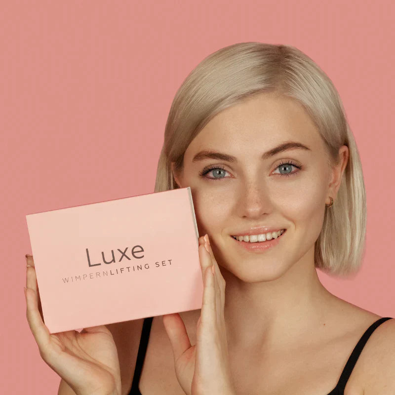 woman with luxe lash lift kit